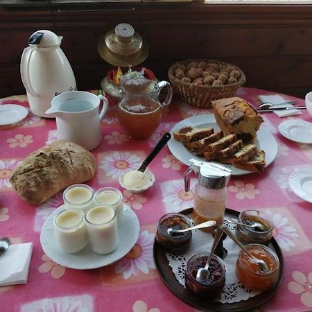 Bed and Breakfast Le Fidele Saint-Chamant Екстер'єр фото