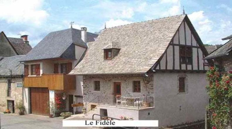 Bed and Breakfast Le Fidele Saint-Chamant Екстер'єр фото
