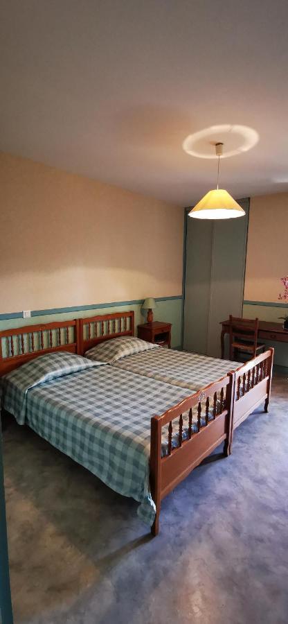 Bed and Breakfast Le Fidele Saint-Chamant Екстер'єр фото