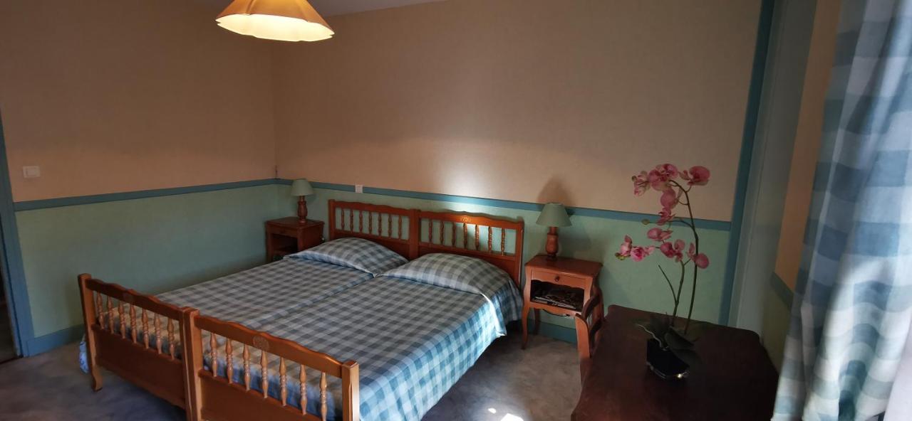 Bed and Breakfast Le Fidele Saint-Chamant Екстер'єр фото
