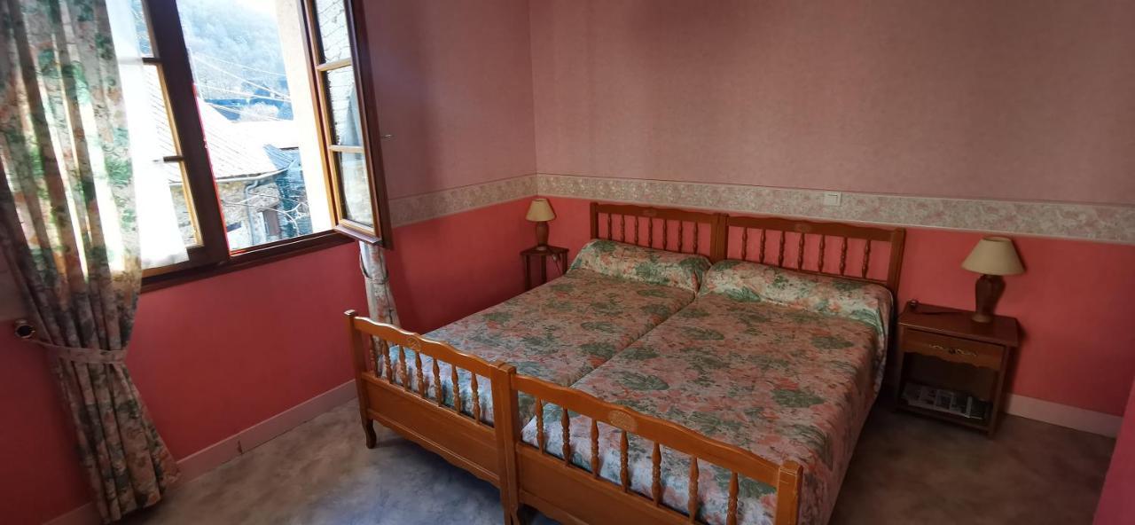 Bed and Breakfast Le Fidele Saint-Chamant Екстер'єр фото