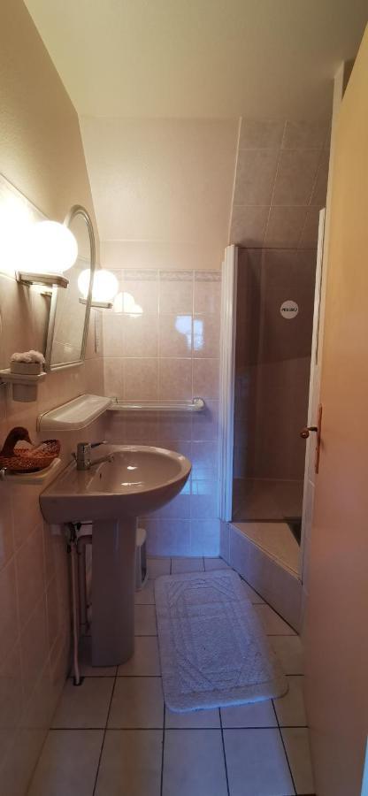 Bed and Breakfast Le Fidele Saint-Chamant Екстер'єр фото